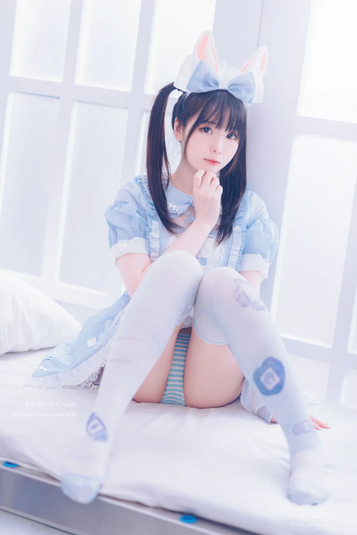 [COS] Weibo Girl Shuangyue shimo, Maid Dress photo 2