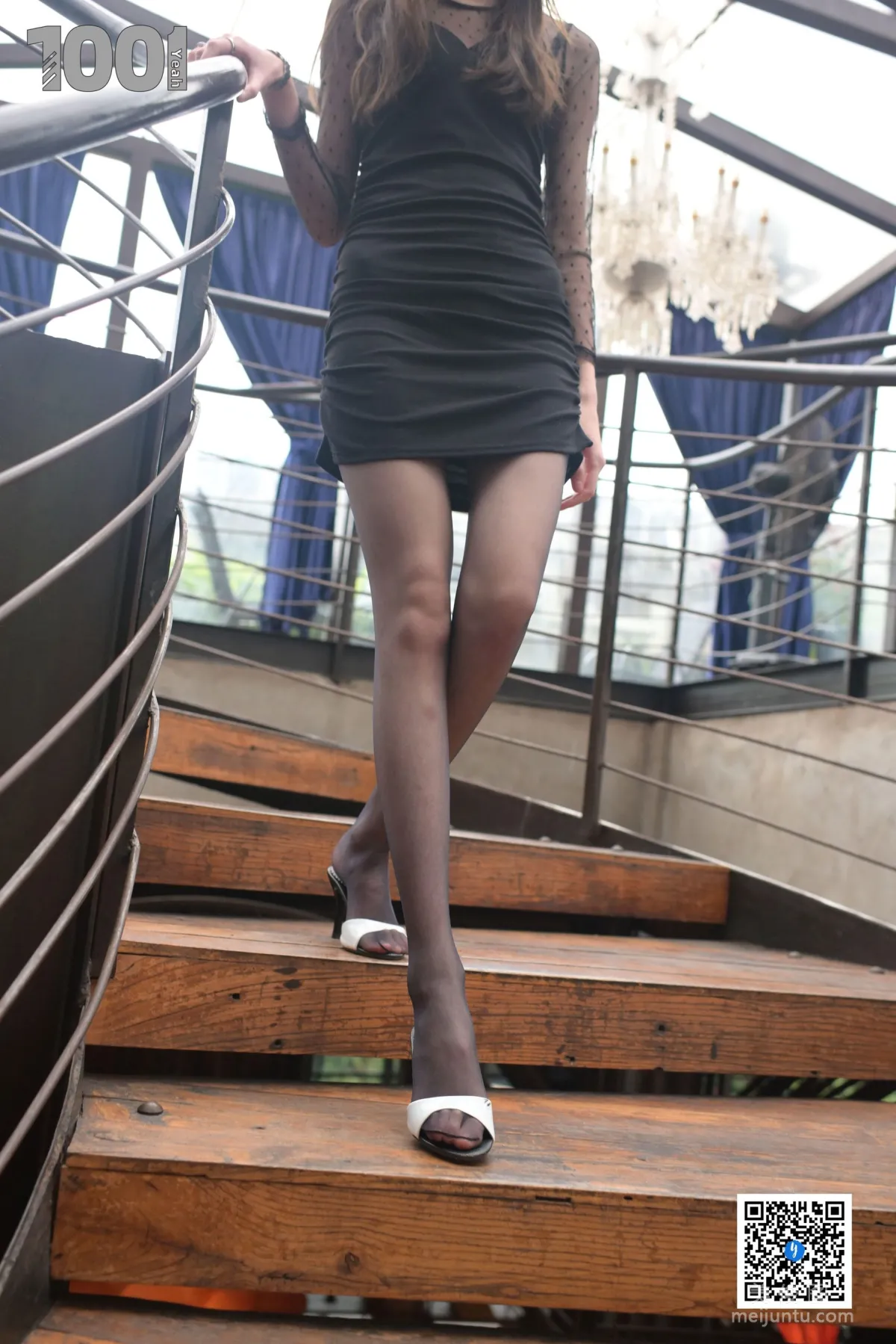 [IESS] NO.185 Cao Mei At the Corner of the Stairs 2 Stockings and Legs Photos photo 61