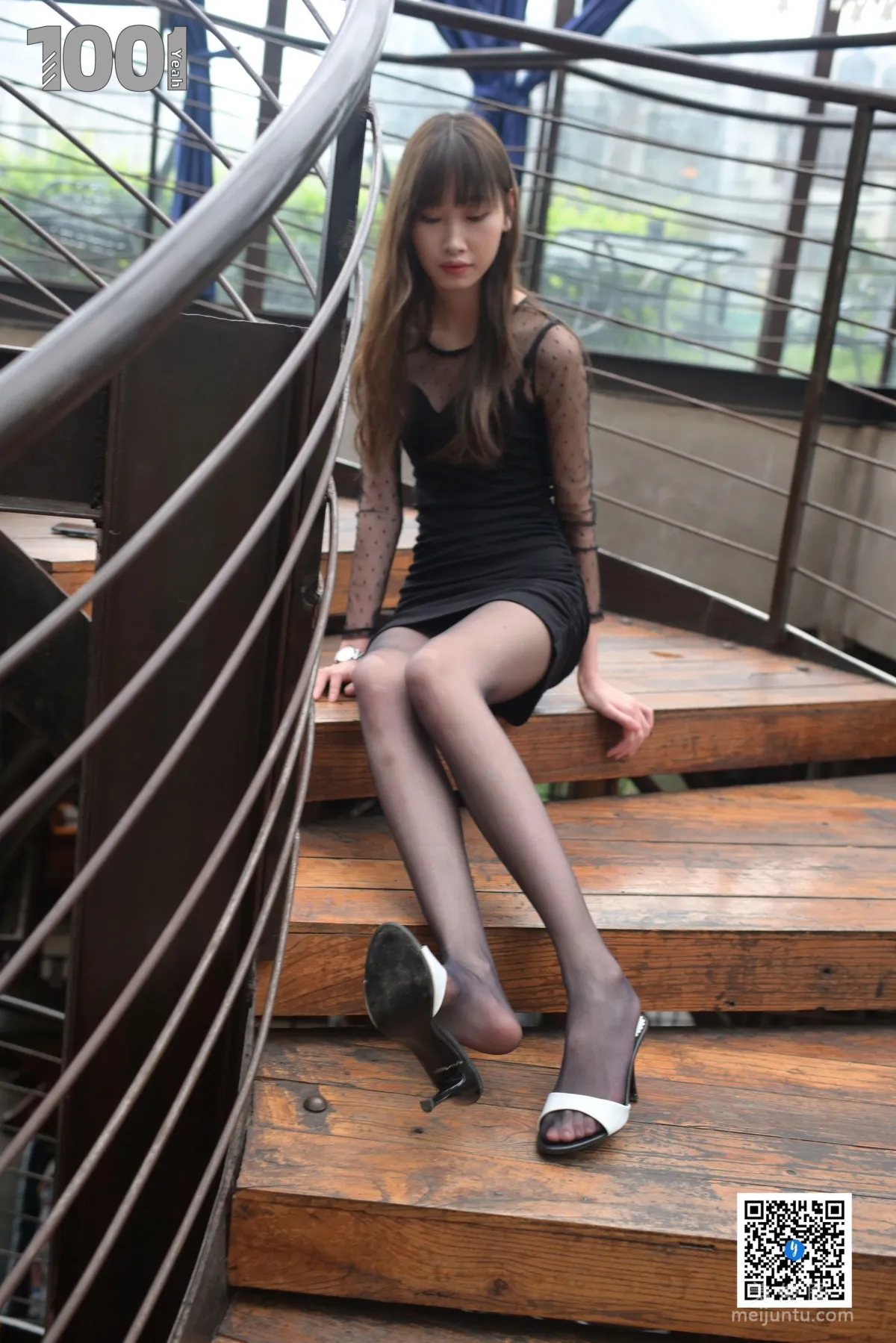 [IESS] NO.185 Cao Mei At the Corner of the Stairs 2 Stockings and Legs Photos photo 53