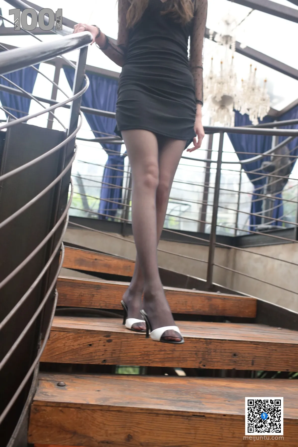 [IESS] NO.185 Cao Mei At the Corner of the Stairs 2 Stockings and Legs Photos photo 59