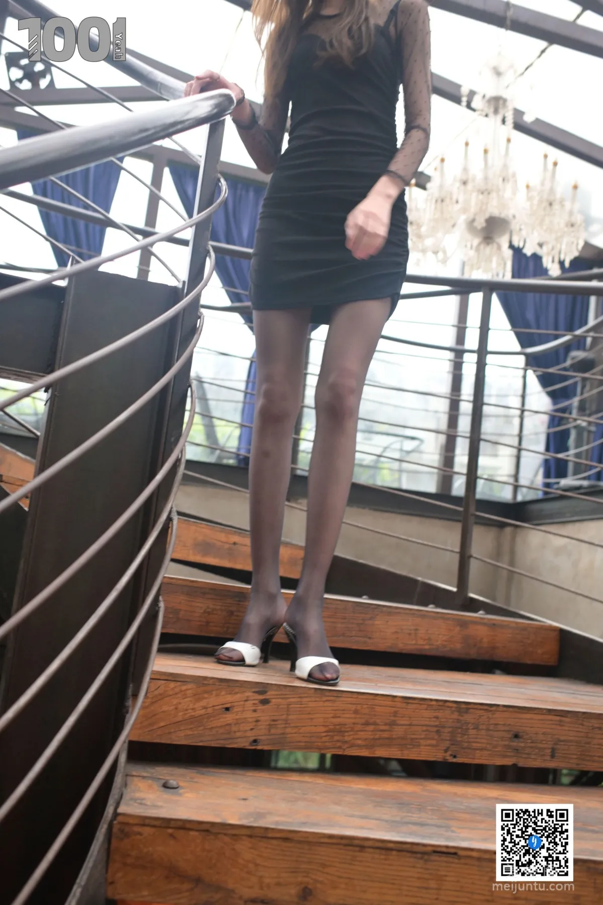 [IESS] NO.185 Cao Mei At the Corner of the Stairs 2 Stockings and Legs Photos photo 58