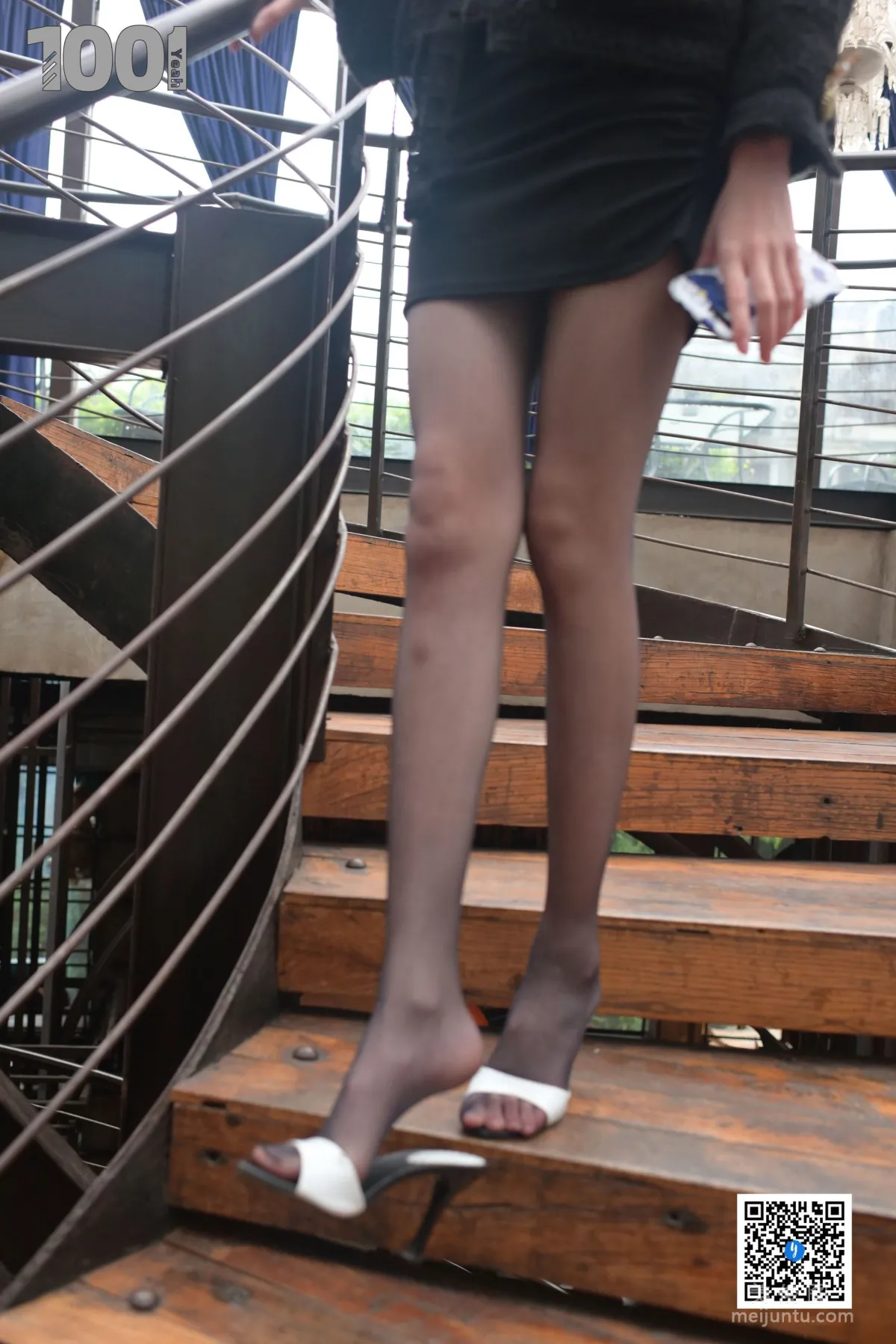 [IESS] NO.186 Cao Mei At the Corner of the Stairs 3 Stockings and Beautiful Legs Photo photo 57