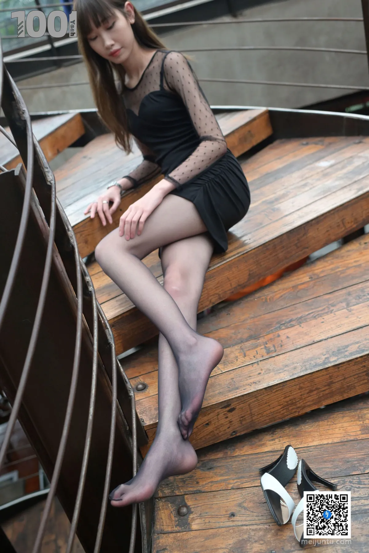 [IESS] NO.185 Cao Mei At the Corner of the Stairs 2 Stockings and Legs Photos photo 39