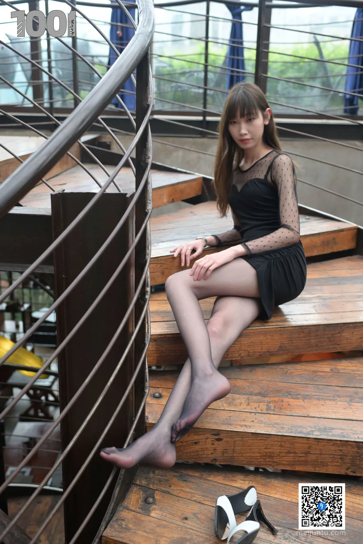 [IESS] NO.185 Cao Mei At the Corner of the Stairs 2 Stockings and Legs Photos photo 40
