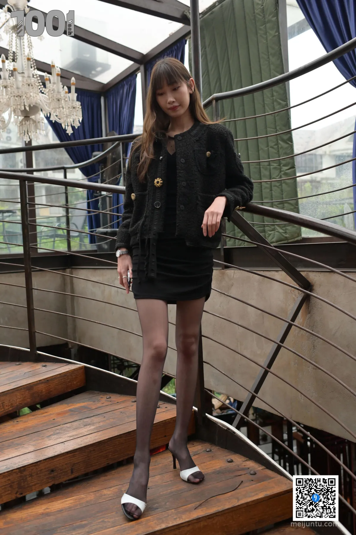 [IESS异思趣向] NO.184  草莓《楼梯的拐角处1》  丝袜美腿写真2