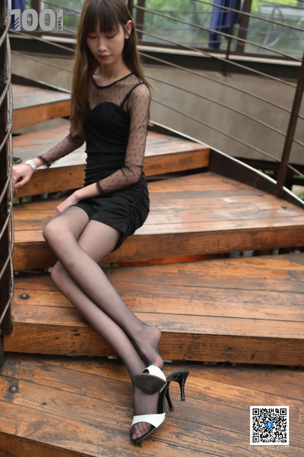 [IESS] NO.186 Cao Mei At the Corner of the Stairs 3 Stockings and Beautiful Legs Photo photo 51