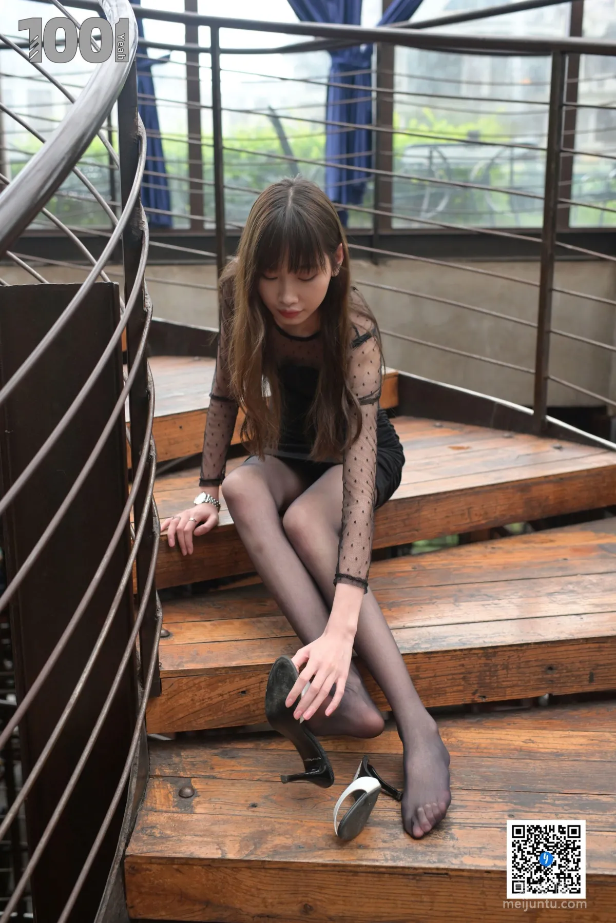 [IESS] NO.185 Cao Mei At the Corner of the Stairs 2 Stockings and Legs Photos photo 46