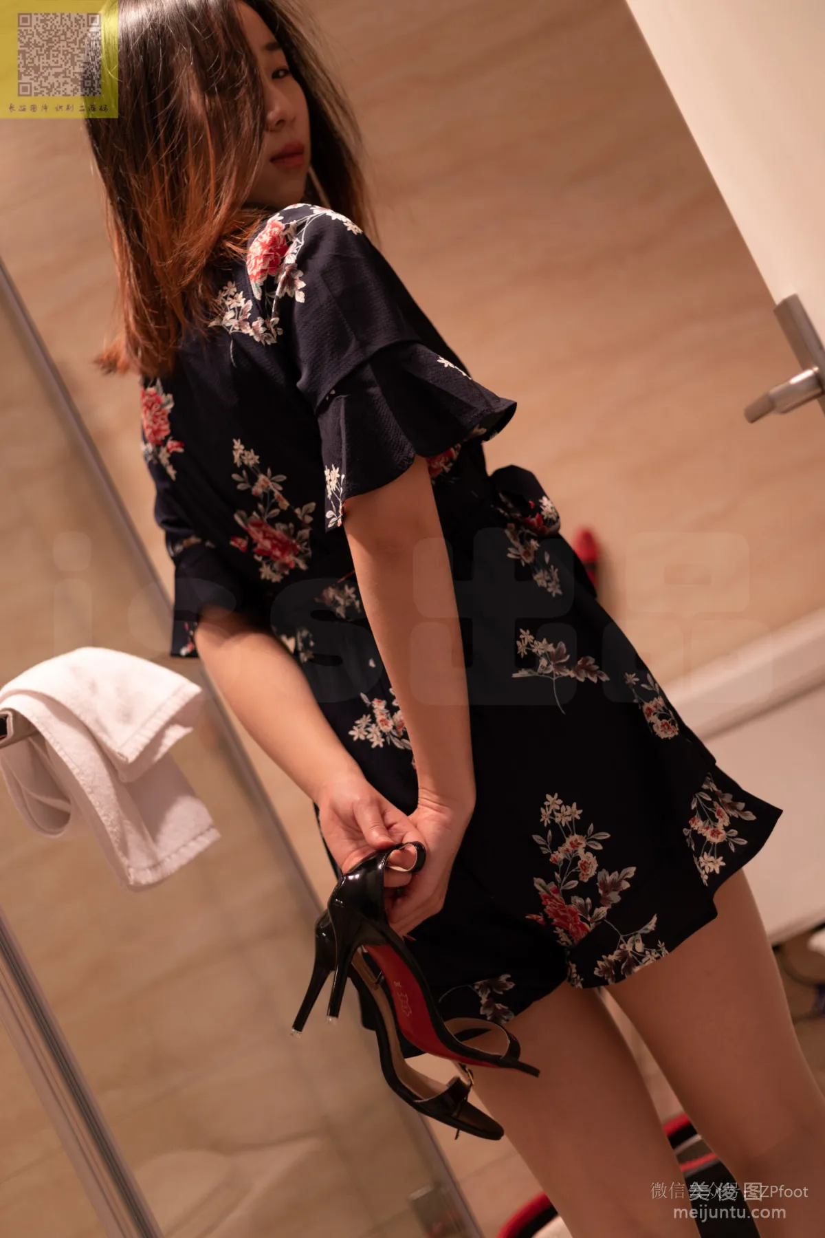 [LSS] NO.297 Xiao Xin's Beige Stockings and Floral Skirt photo 2