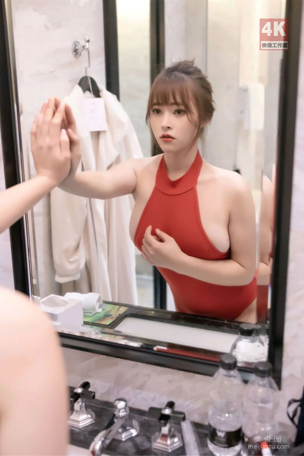 [麗櫃Ligui] 奈沐子 《胸器》 絲襪濕身寫真 35