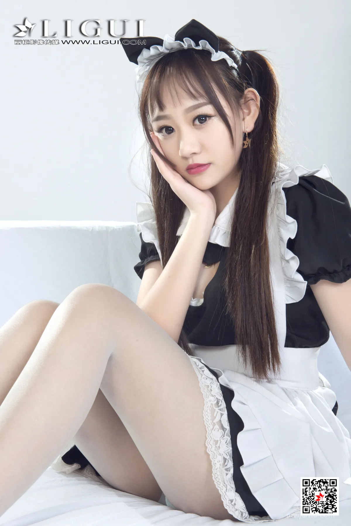 [麗櫃Ligui] 小熊 《00後白絲小傭》 絲襪寫真 13