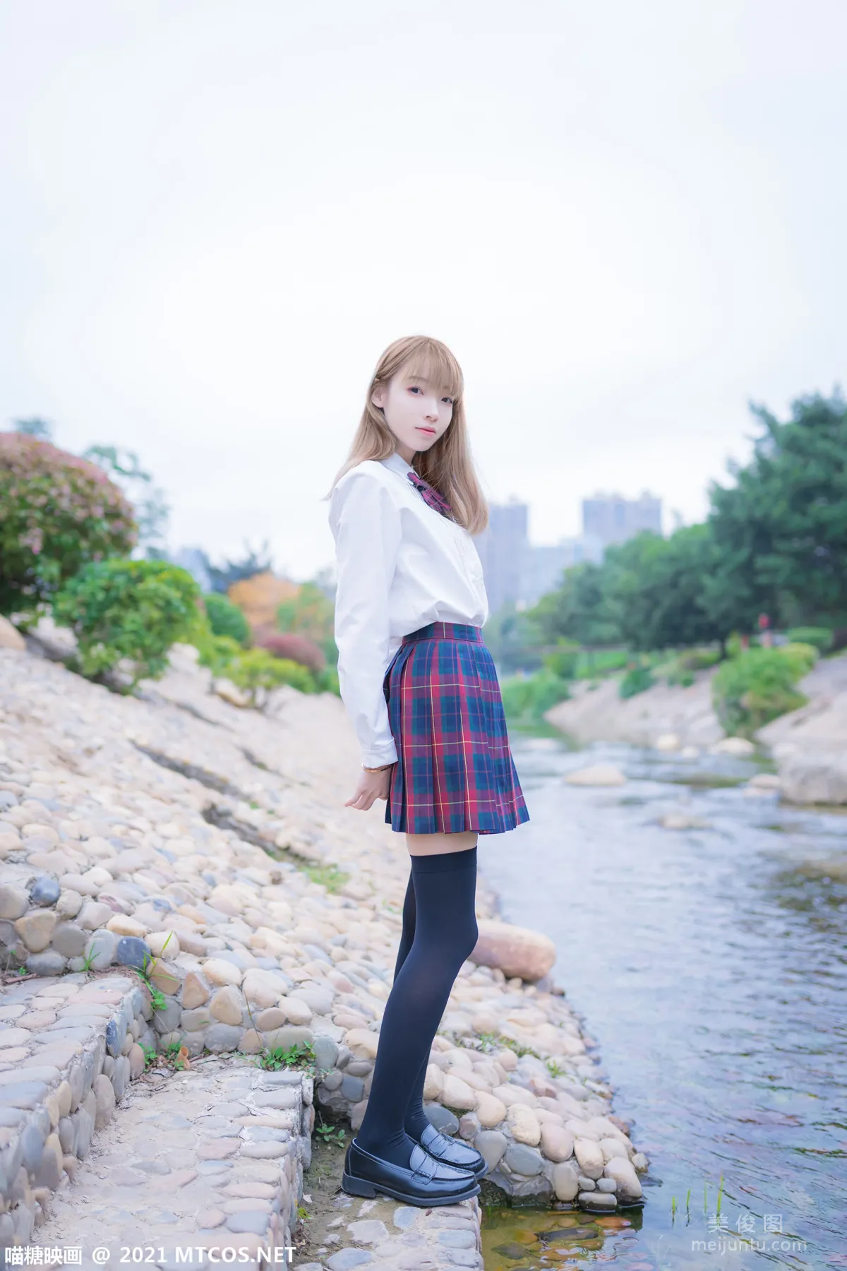 [喵糖映畫] VOL.388 戶外制服 寫真套圖 17