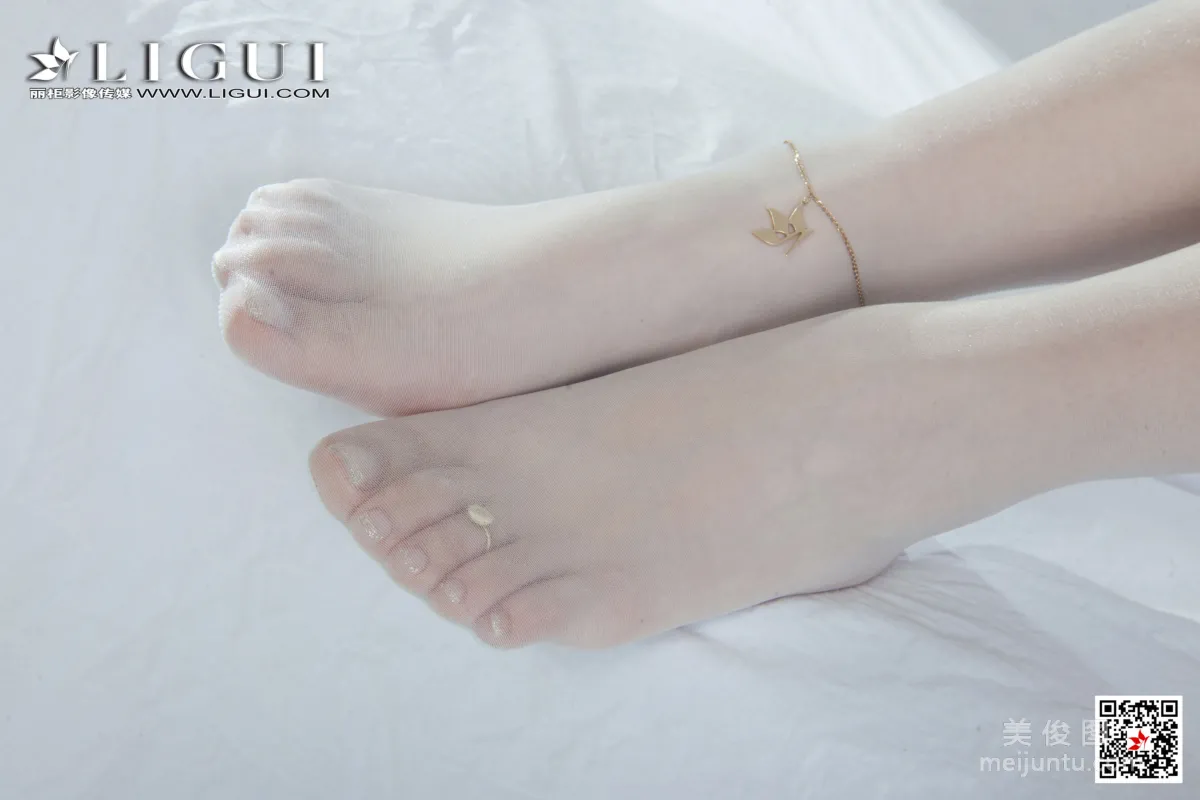 [麗櫃Ligui] 小熊 《00後白絲小傭》 絲襪寫真 15