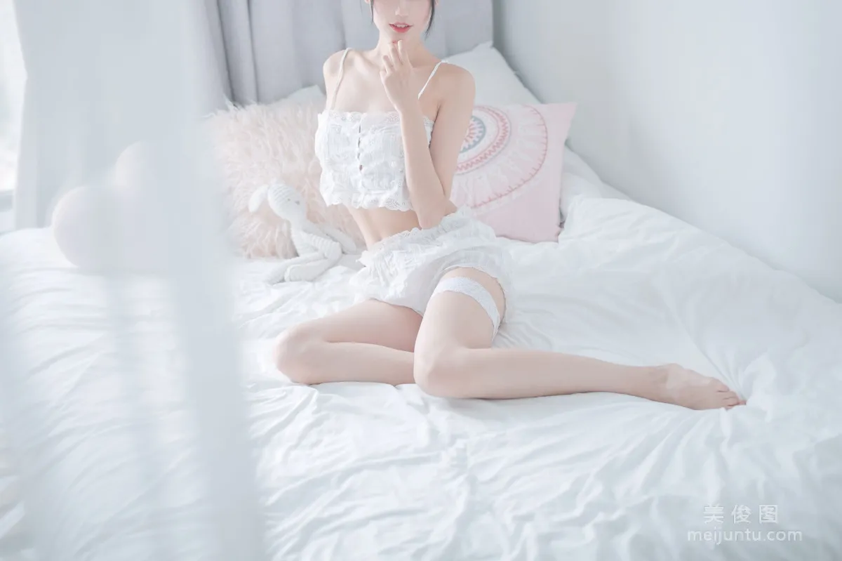 [Cosplay] Zhouji Shike Aitu Tu, White Pajamas Photo Set photo 7