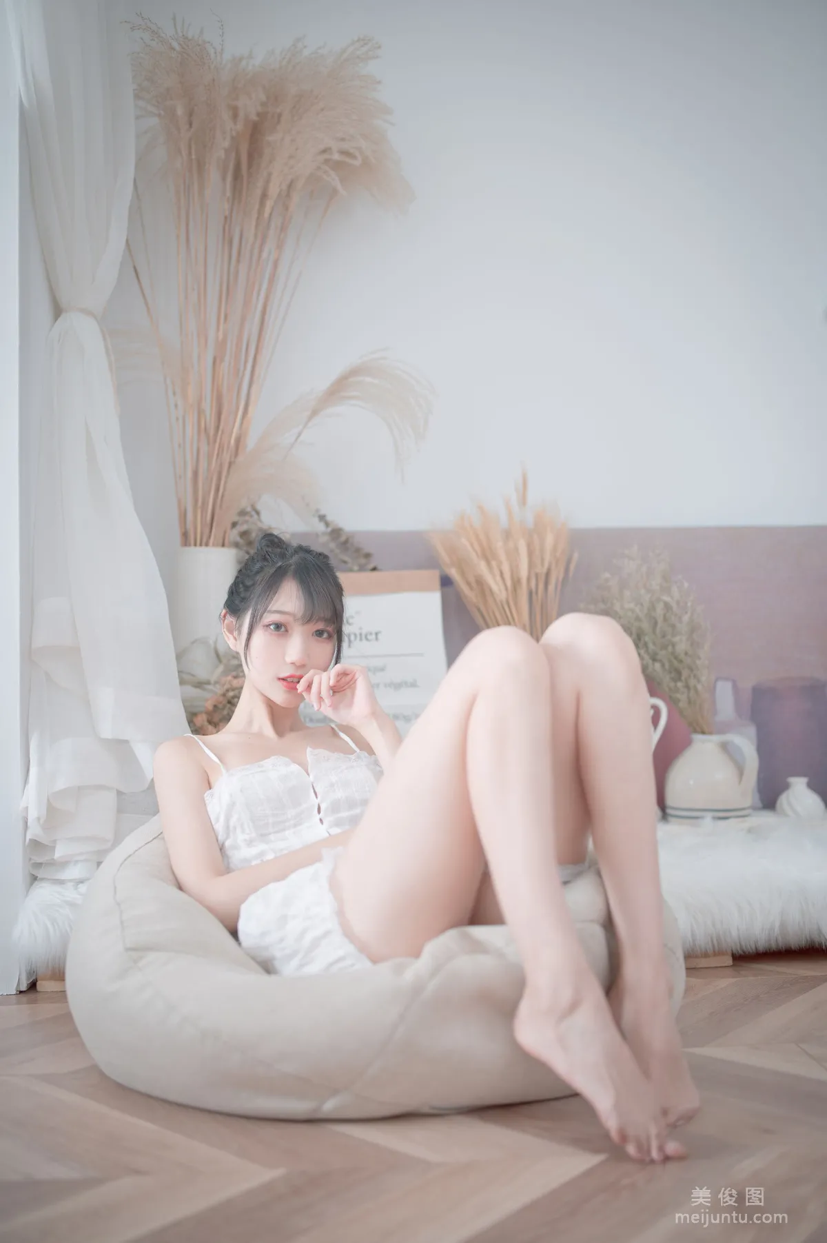 [Cosplay] Zhouji Shike Aitu Tu, White Pajamas Photo Set photo 19