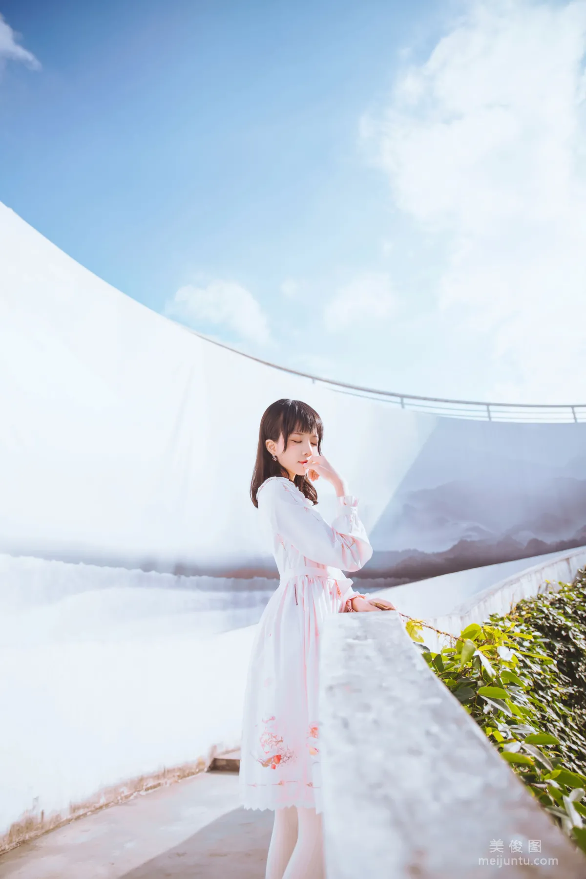 Ying Taomiao: Web Idols photo 1