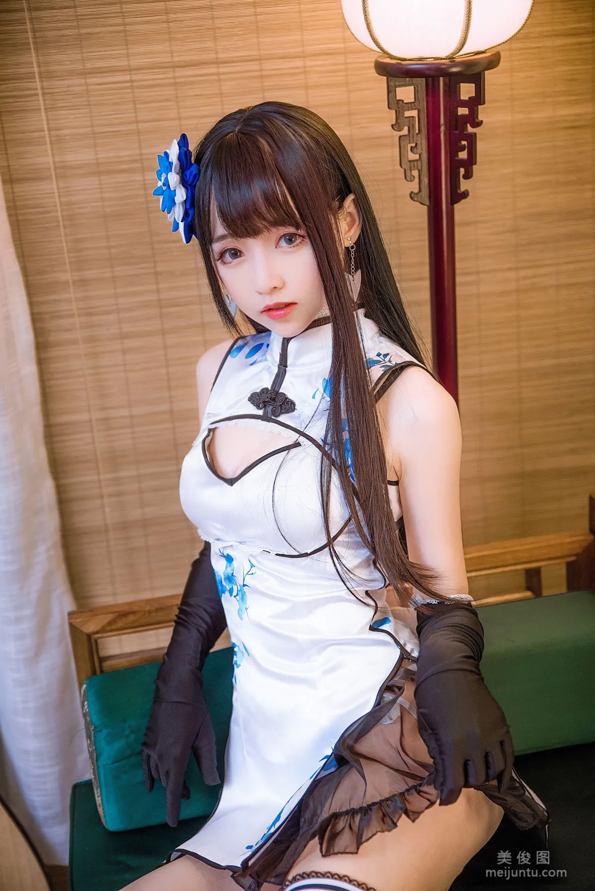 [Cosplay] Anime Blogger Dada Juanjuan Xiaojuan - White Qipao photo 4