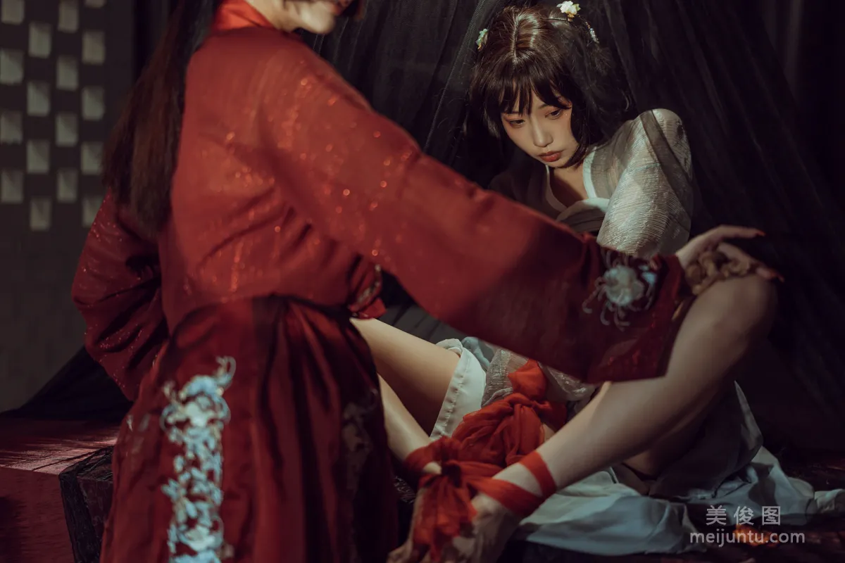 [COS福利] 秋和柯基(夏小秋秋秋) - 昏紅帳 寫真套圖 15