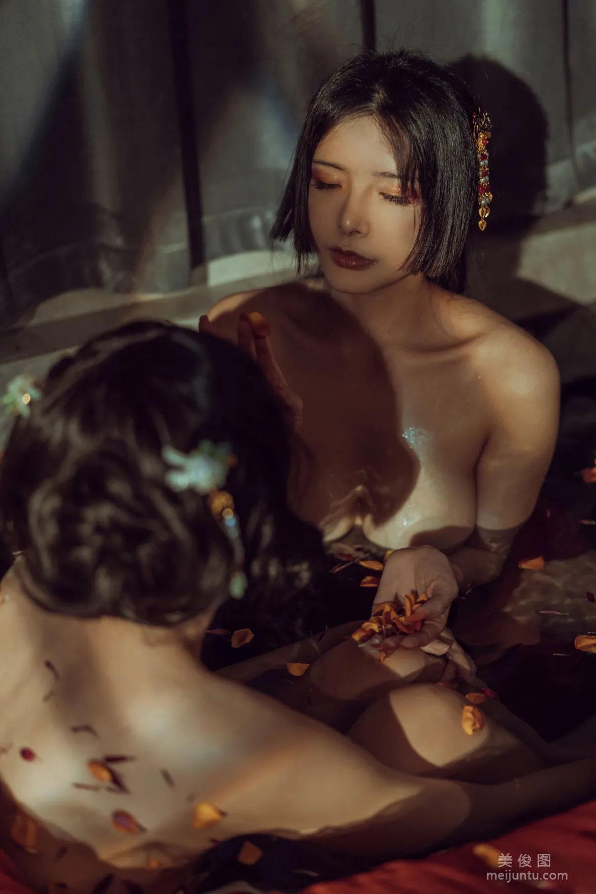 [COS福利] 秋和柯基(夏小秋秋秋) - 昏紅帳 寫真套圖 37