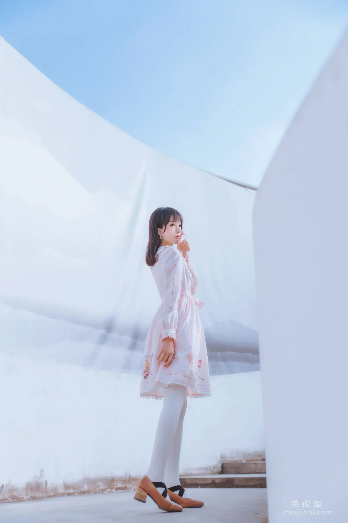 Ying Taomiao: Web Idols photo 5