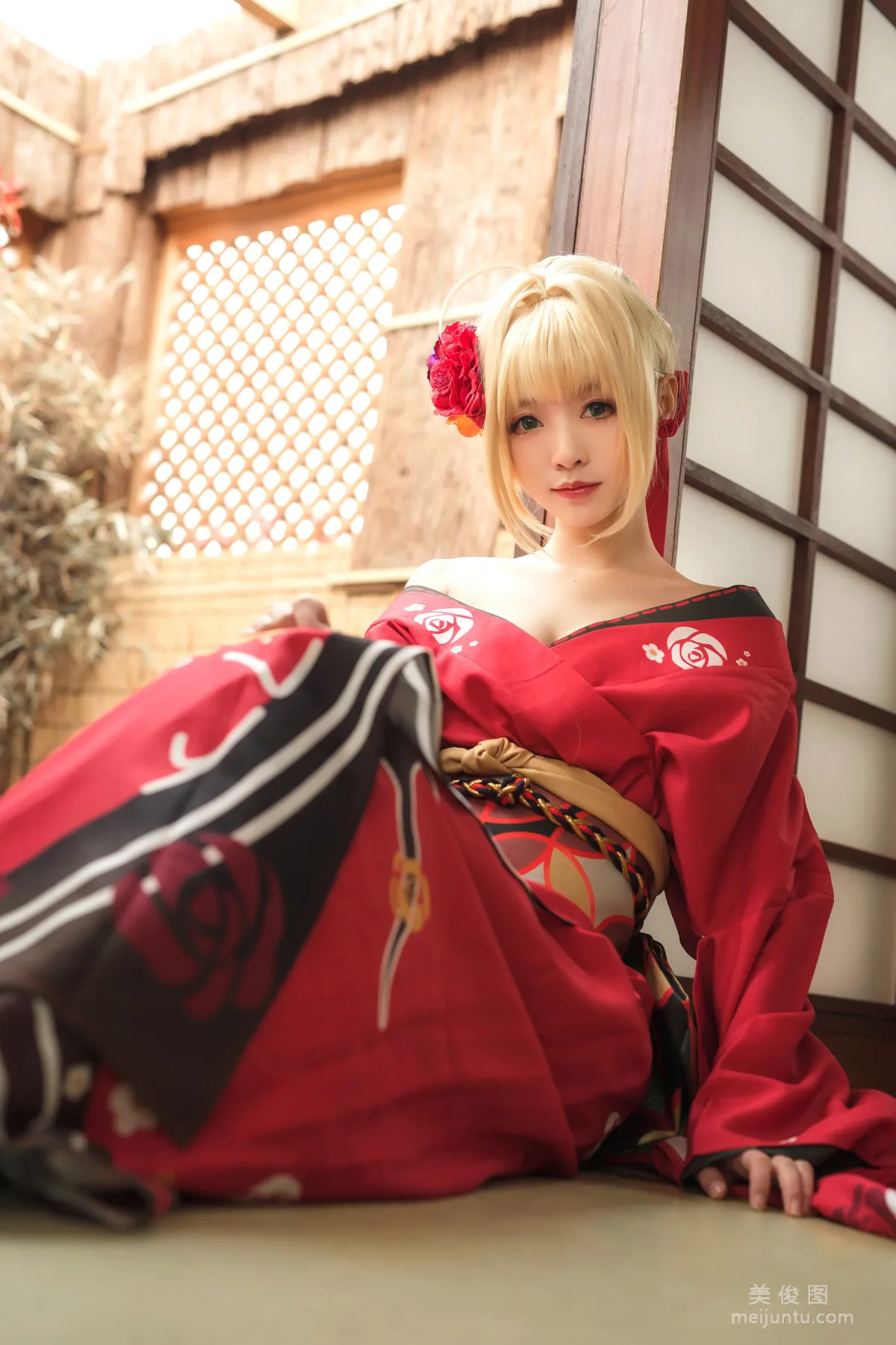 [Cosplay] Dada Juanjuan Xiaojuan - Behold Her Majesty the Queen photo 7