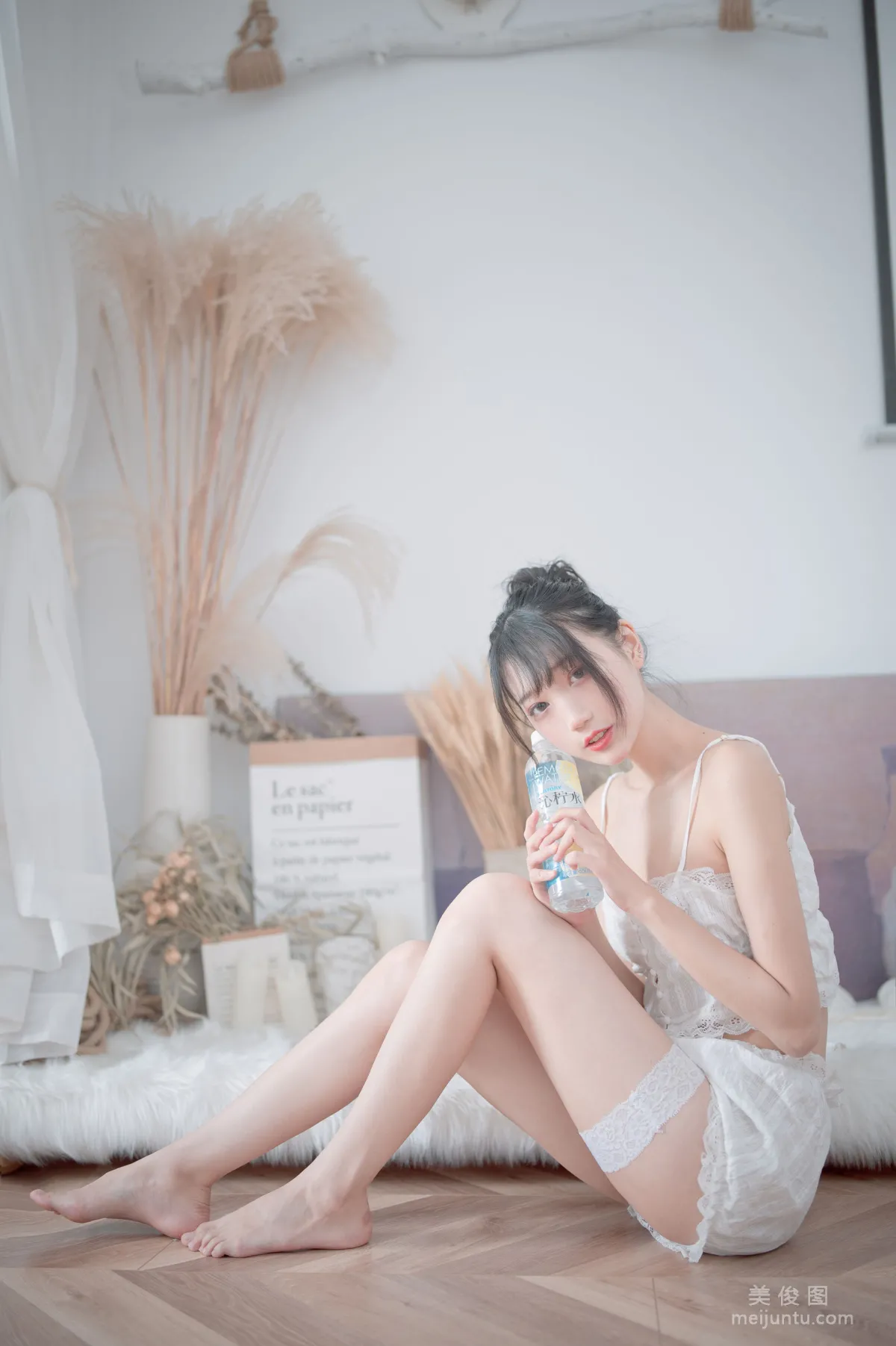 [Cosplay] Zhouji Shike Aitu Tu, White Pajamas Photo Set photo 15