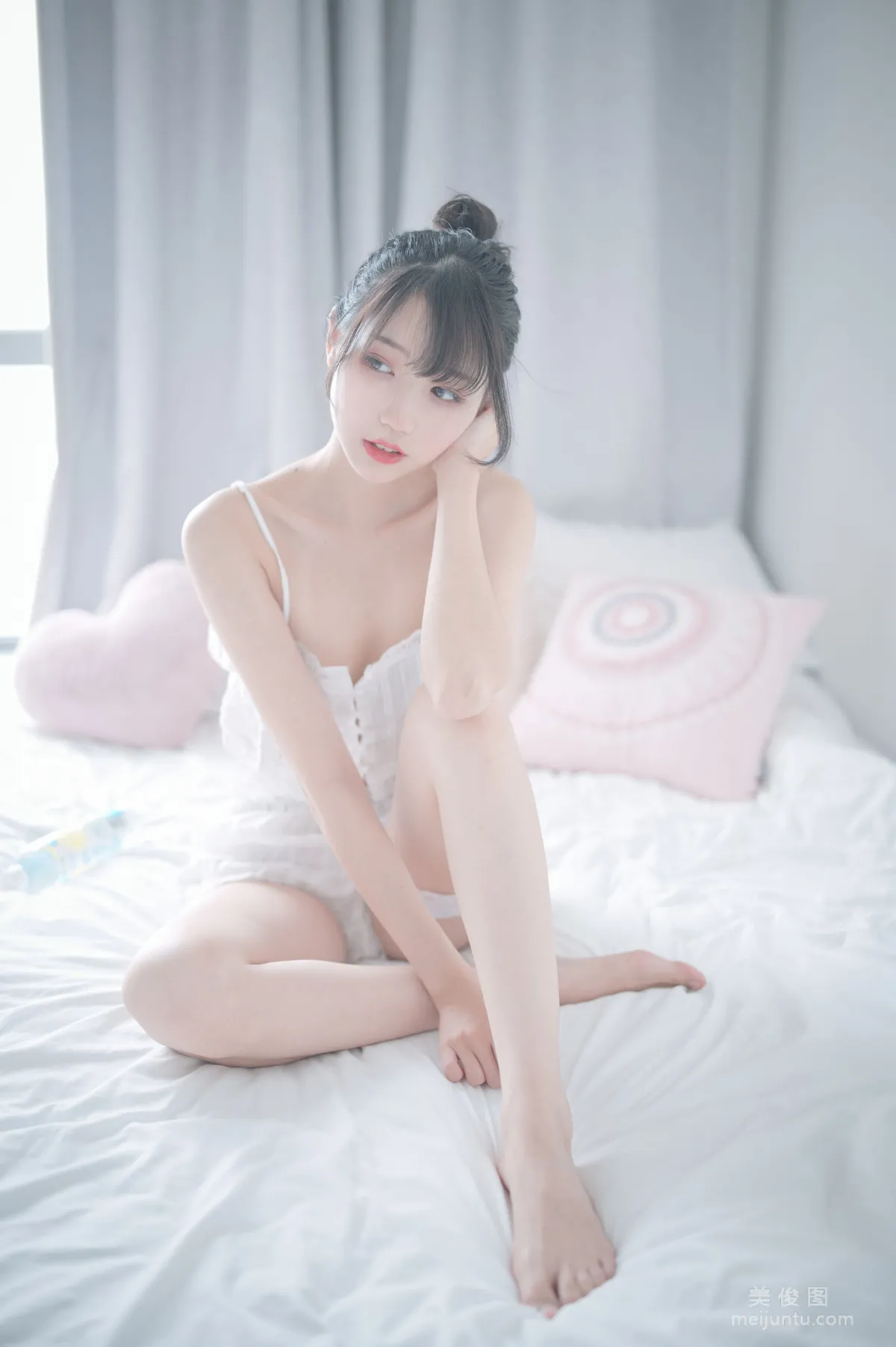 [Cosplay] Zhouji Shike Aitu Tu, White Pajamas Photo Set photo 9