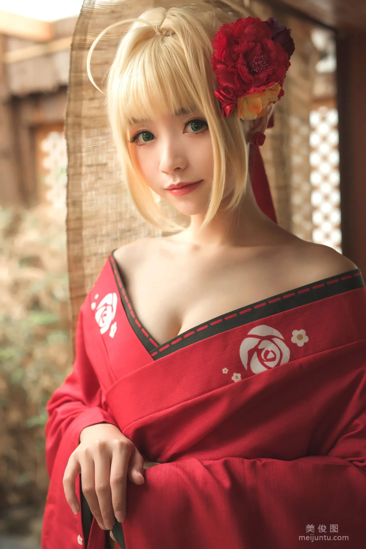 [Cosplay] Dada Juanjuan Xiaojuan - Behold Her Majesty the Queen photo 1