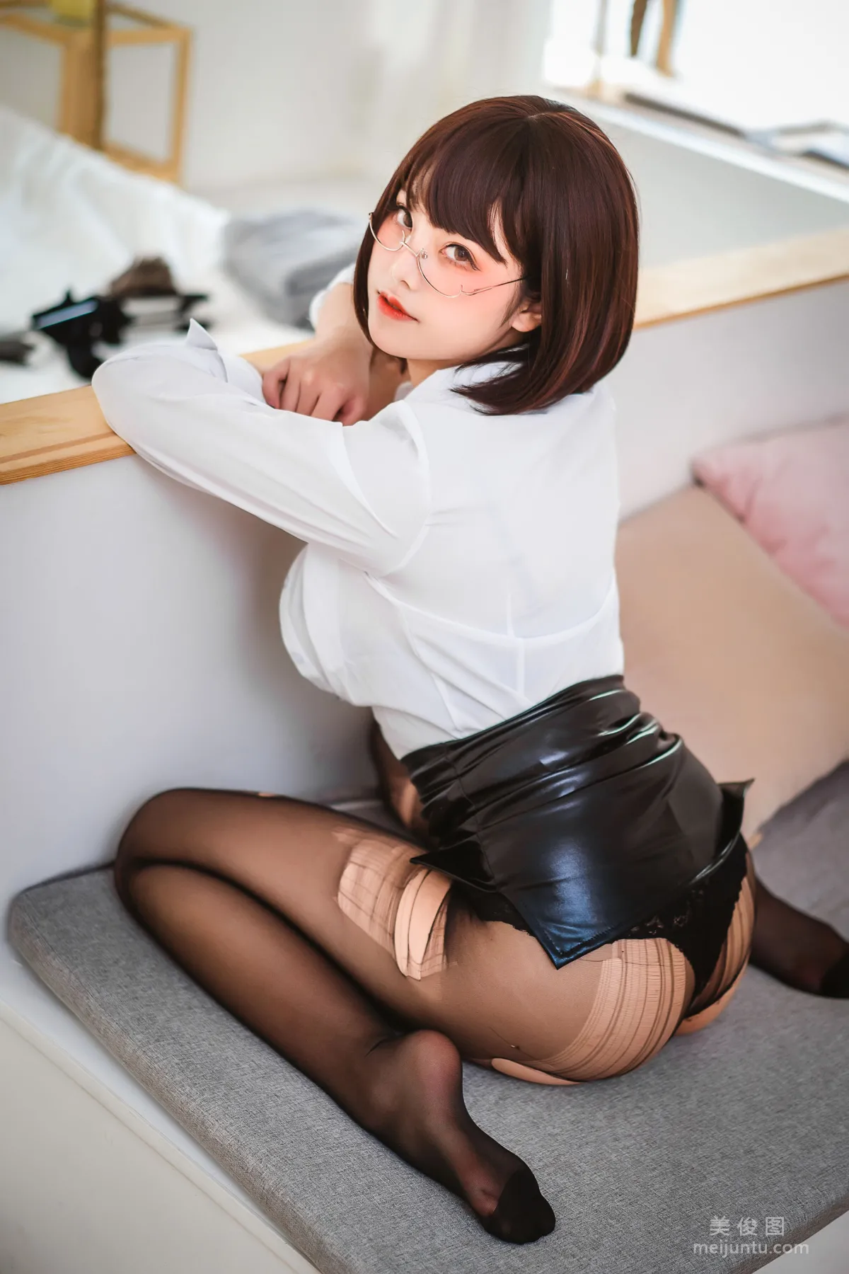 Cute Girl Mizhi Maoqiu - Drunk OL Photo Set photo 20