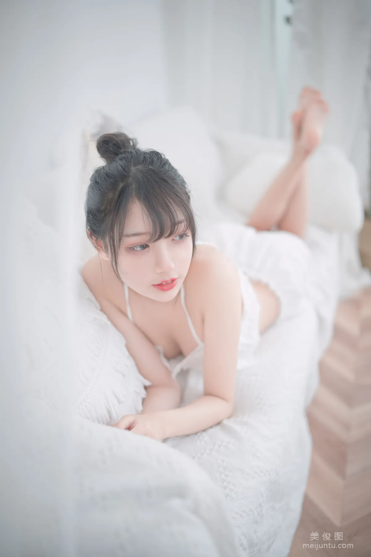 [Cosplay] Zhouji Shike Aitu Tu, White Pajamas Photo Set photo 3