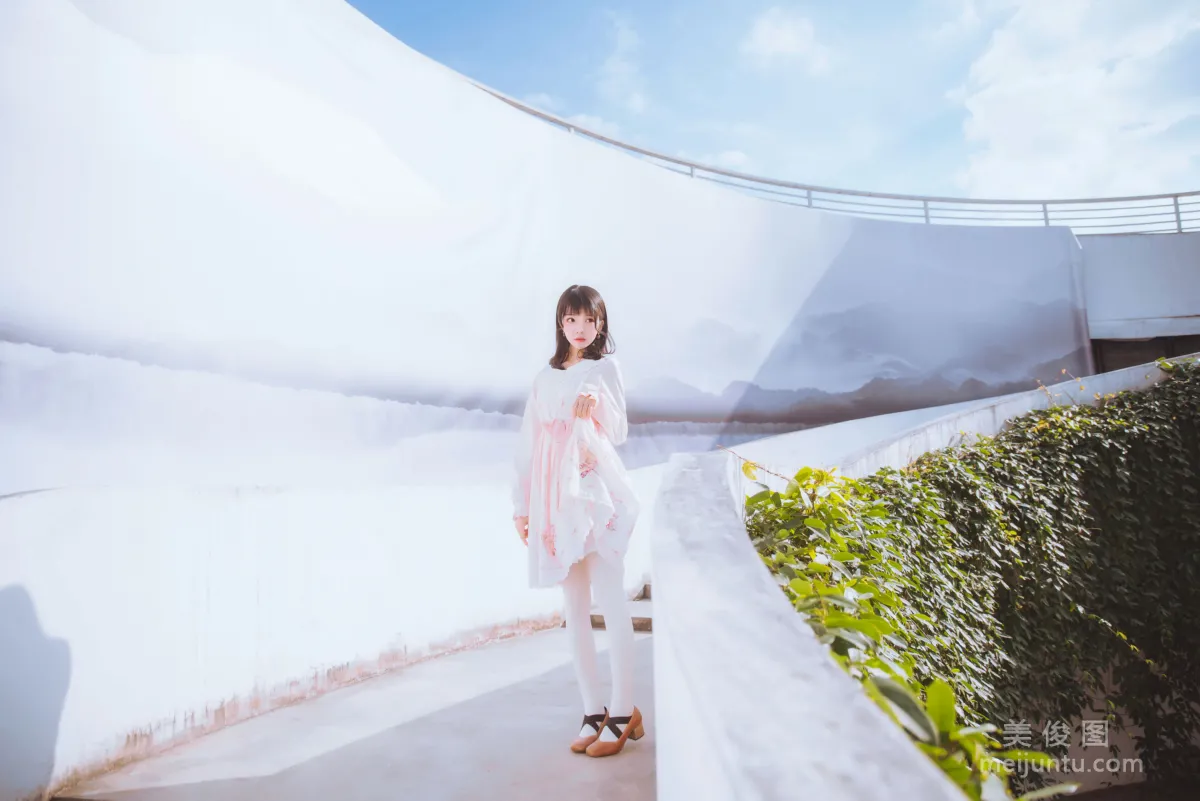 Ying Taomiao: Web Idols photo 3