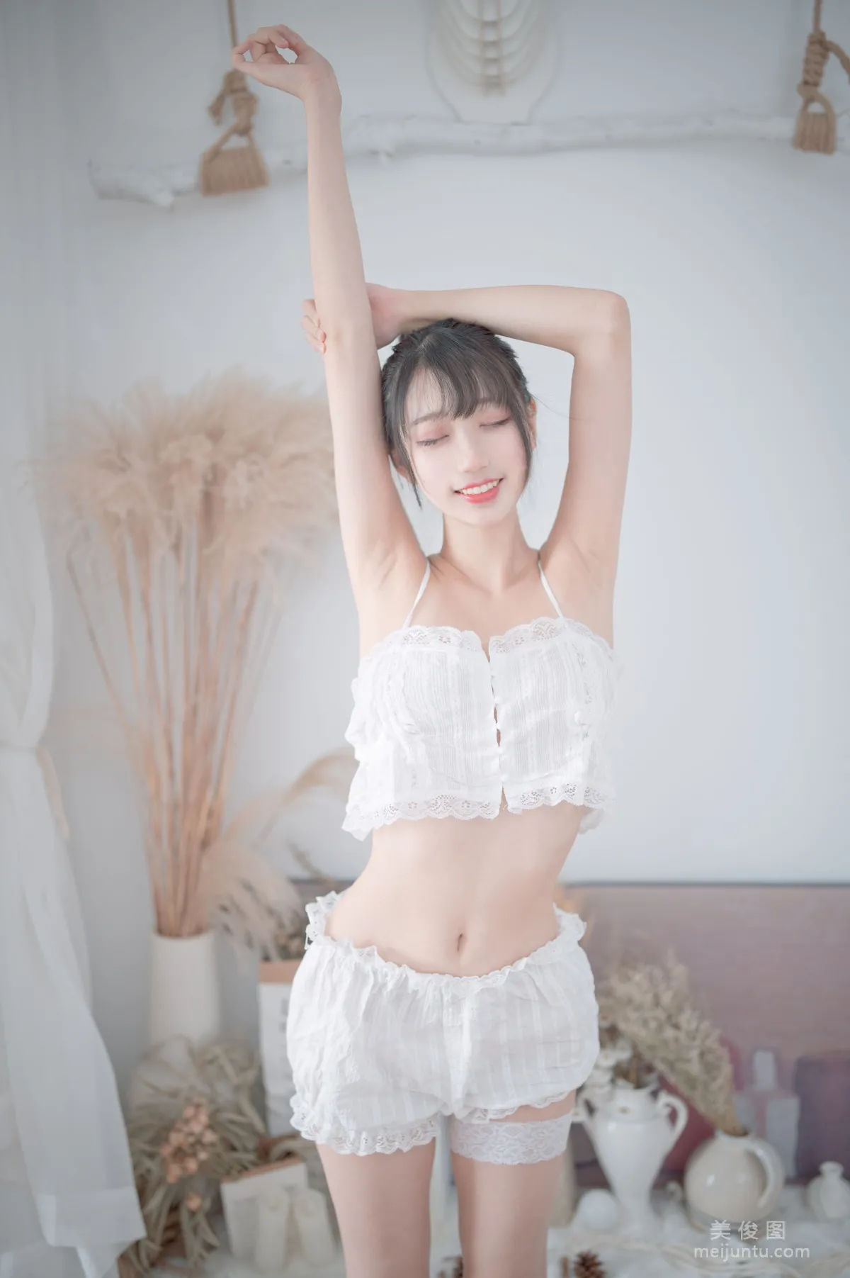 [Cosplay] Zhouji Shike Aitu Tu, White Pajamas Photo Set photo 16