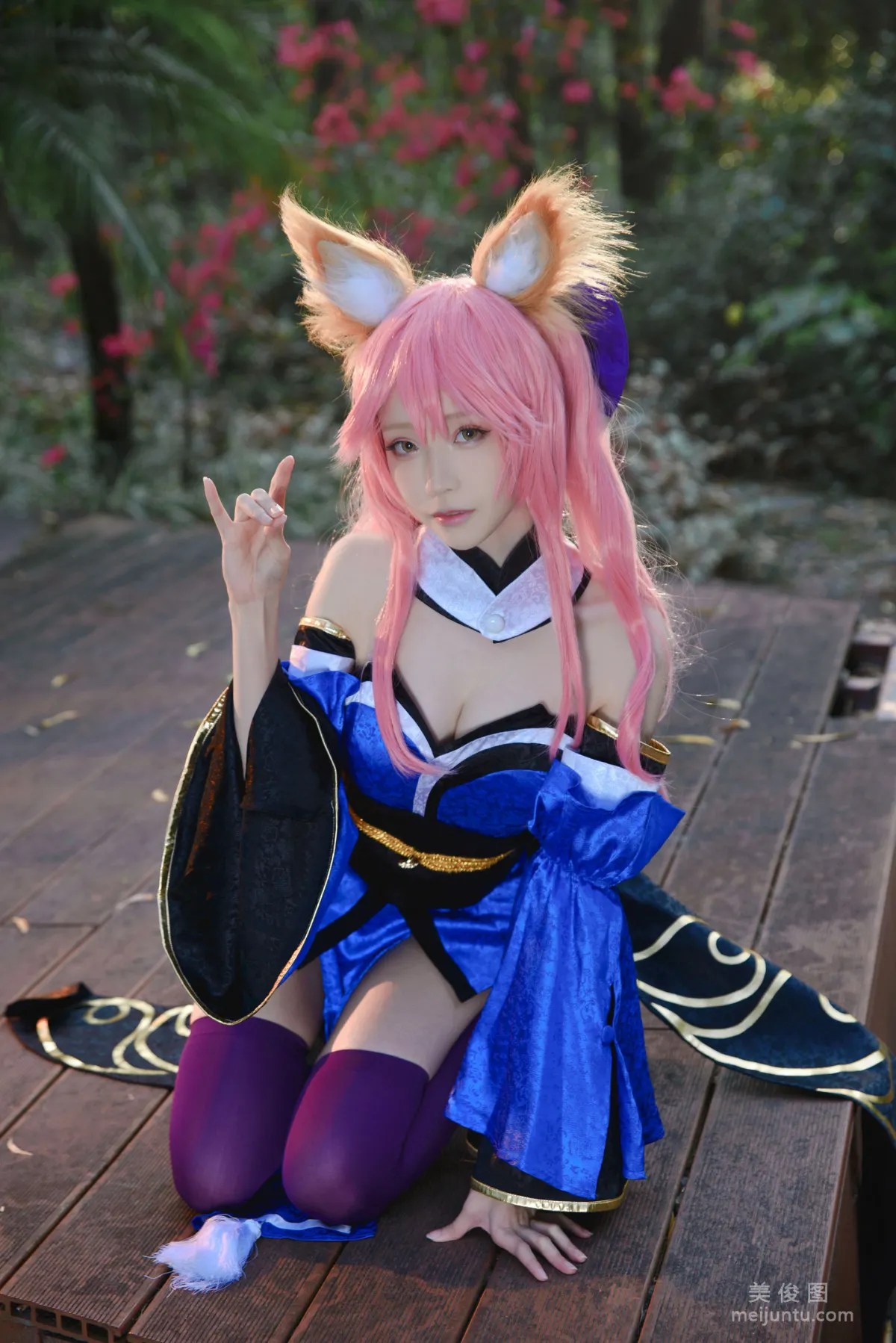 Qingqingzi Js: Web Idols photo 2