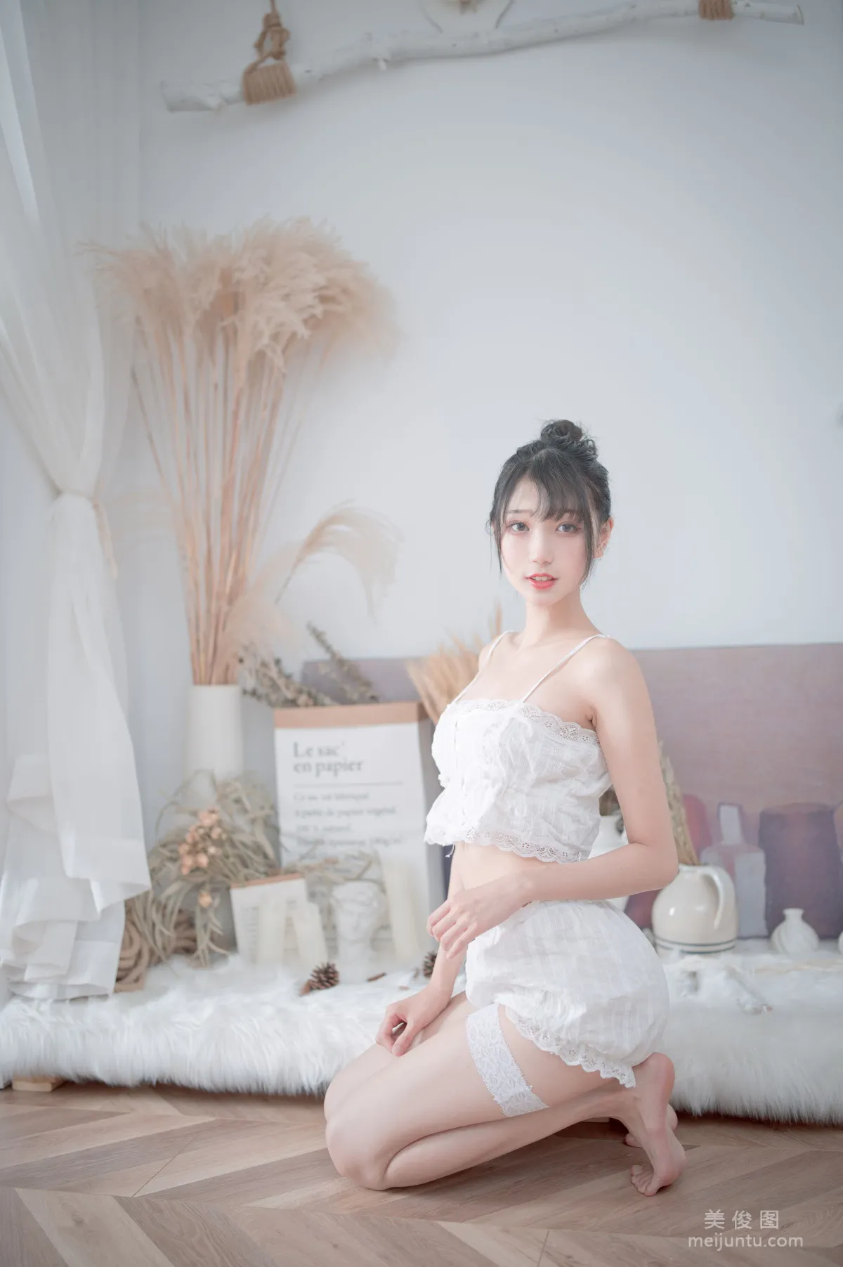[Cosplay] Zhouji Shike Aitu Tu, White Pajamas Photo Set photo 14