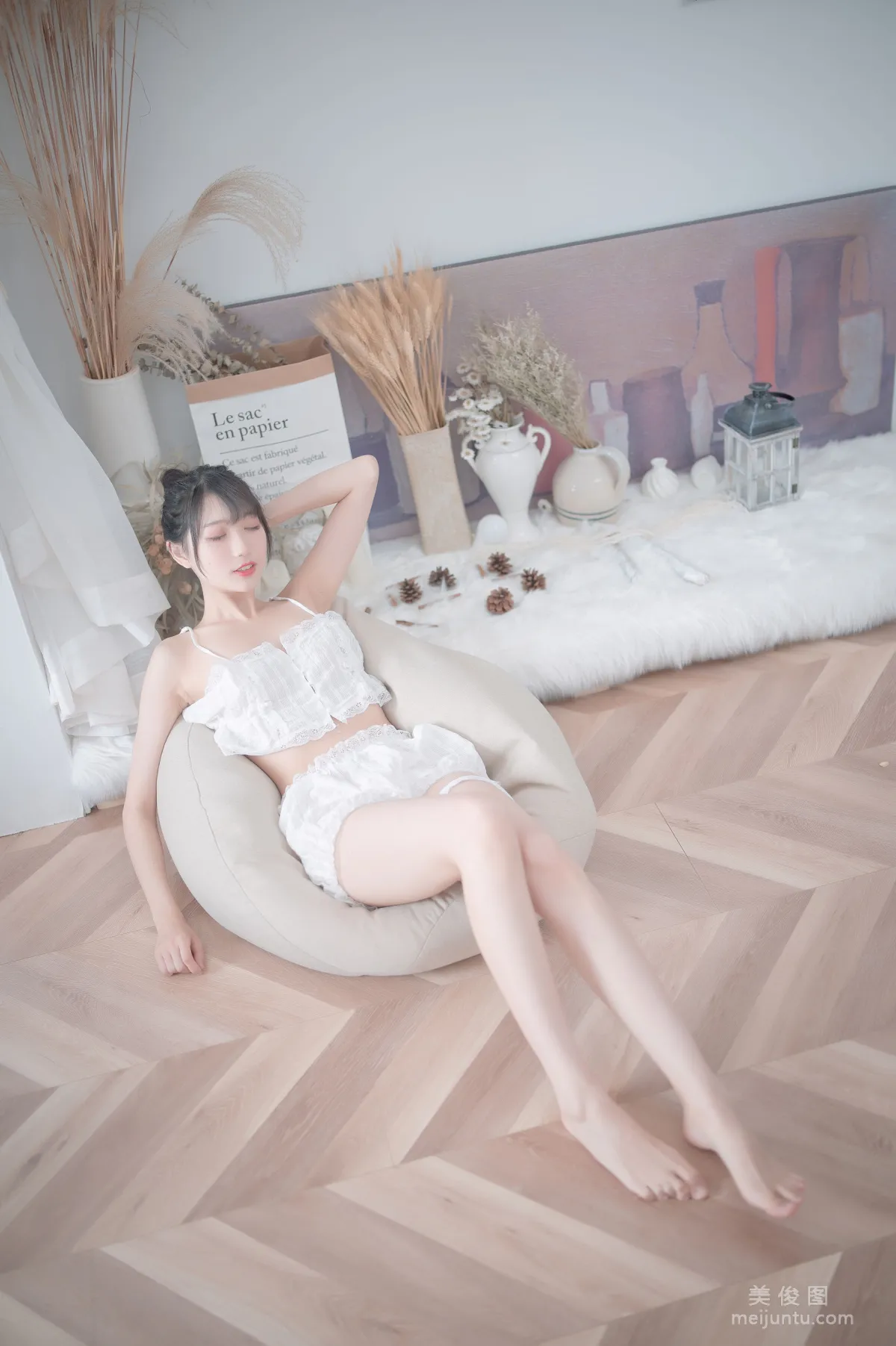 [Cosplay] Zhouji Shike Aitu Tu, White Pajamas Photo Set photo 18
