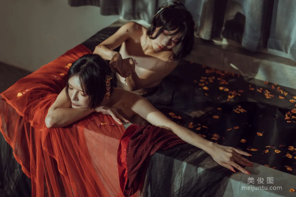 [COS福利] 秋和柯基(夏小秋秋秋) - 昏紅帳 寫真套圖 40