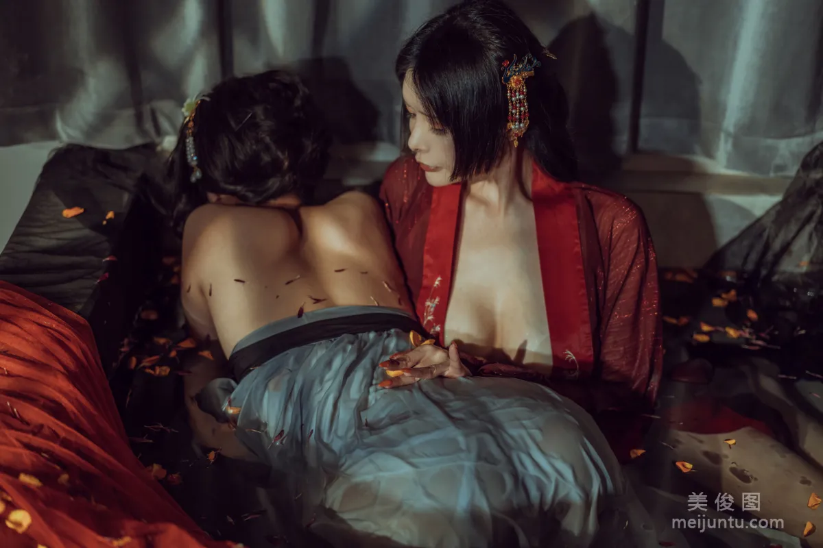 [COS福利] 秋和柯基(夏小秋秋秋) - 昏紅帳 寫真套圖 44