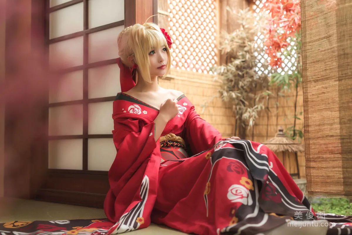 [Cosplay] Dada Juanjuan Xiaojuan - Behold Her Majesty the Queen photo 8