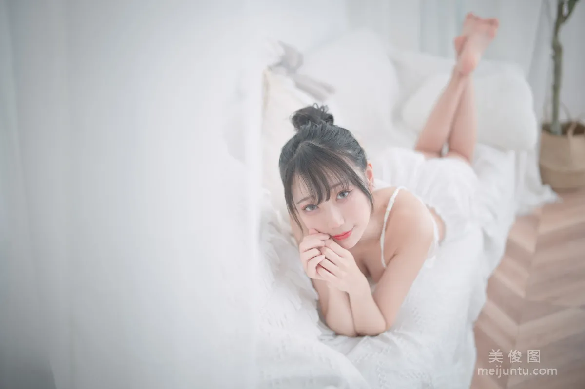 [Cosplay] Zhouji Shike Aitu Tu, White Pajamas Photo Set photo 2