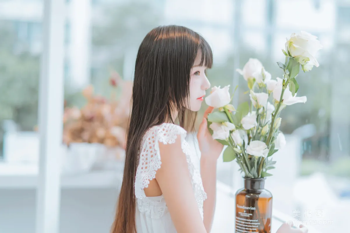 Ying Taomiao: Web Idols photo 3