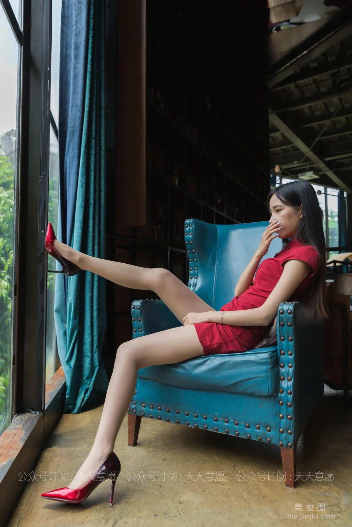 [IESS異思趣向] 絲享家 774：美子《讓人熾熱的紅》 絲襪美腿套圖 37