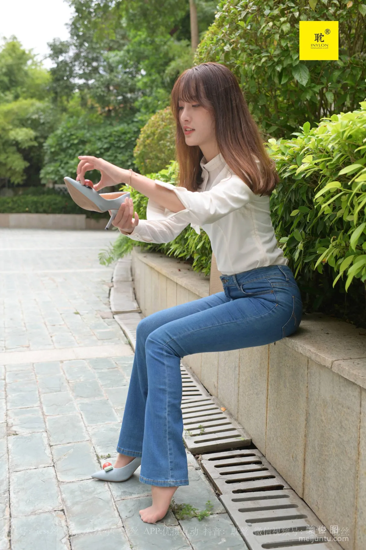 [IESS异思趣向]第N种幻想 婉萍的一天④ 丝袜美腿套图8