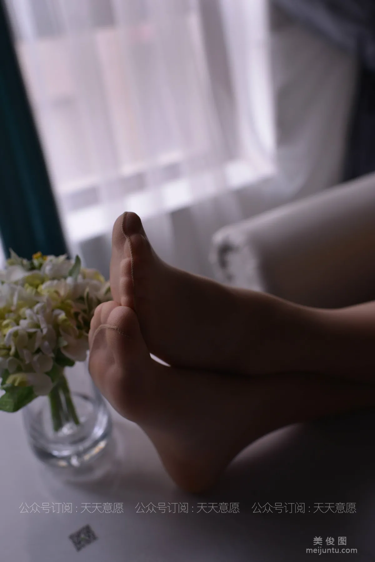 [IESS] Silk Enjoyer 778: Xiao Jie Dancing with Flowers Stockings Legs Feet Set photo 7