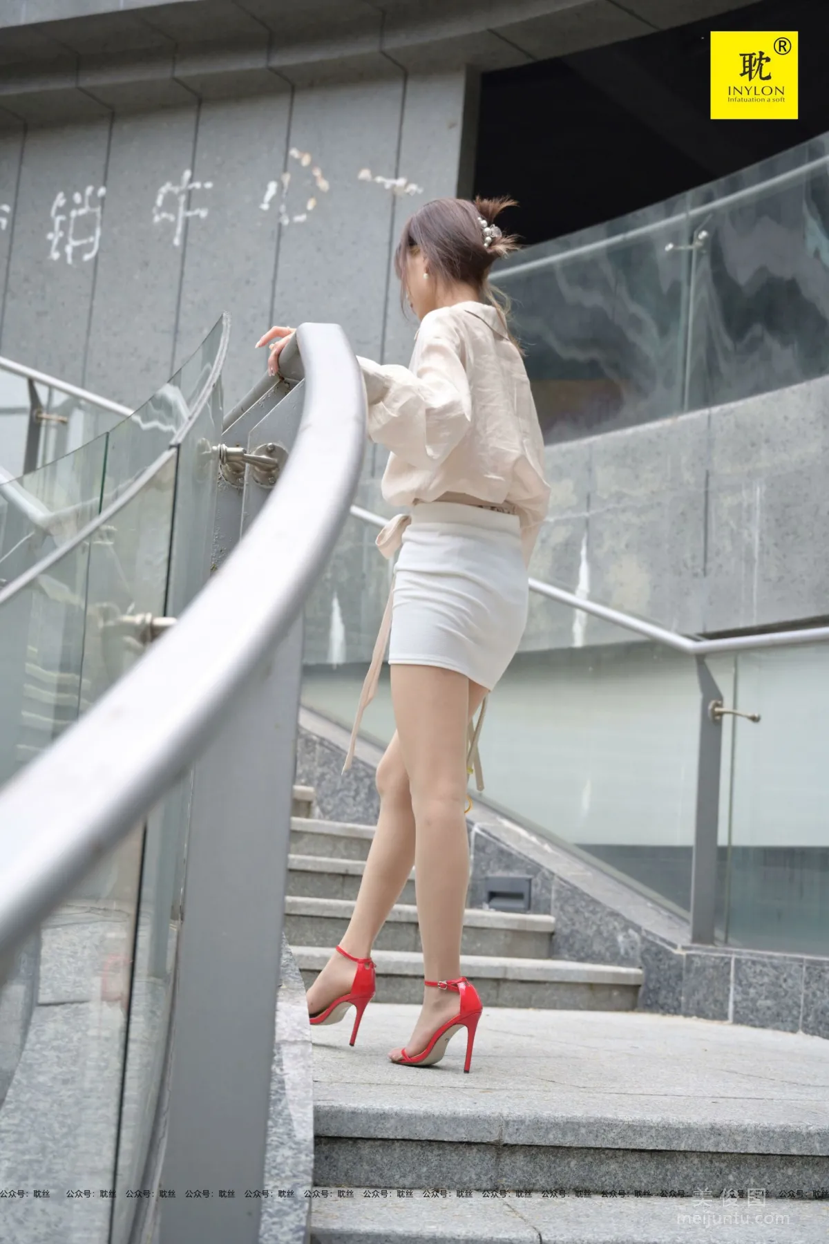 [IESS] The Nth Fantasy Supervisor Qiu Alone After Work 2 Stockings and Beautiful Legs Set photo 4