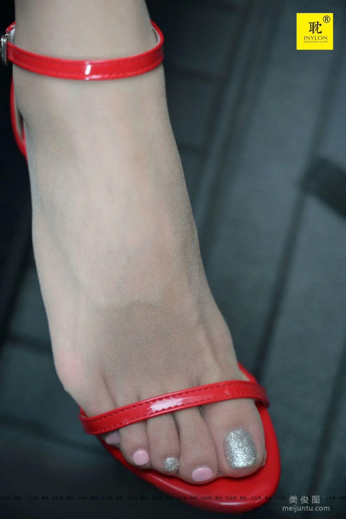 [IESS] The Nth Fantasy Supervisor Qiu Alone After Work 2 Stockings and Beautiful Legs Set photo 68