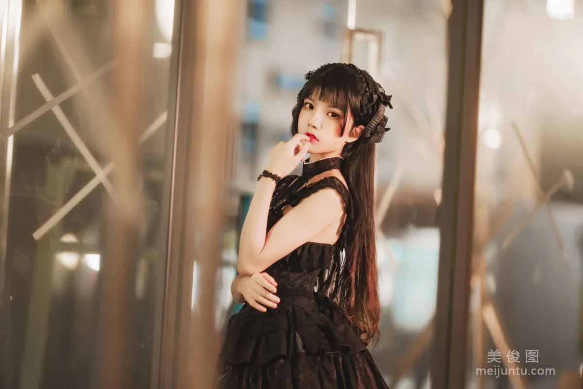 Ying Taomiao: Web Idols photo 2