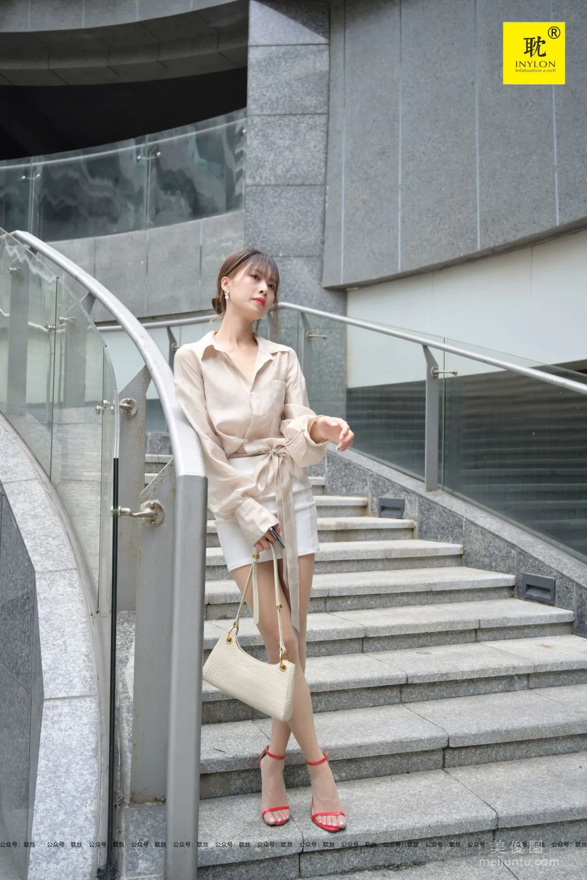 [IESS] The Nth Fantasy Supervisor Qiu Alone After Work 2 Stockings and Beautiful Legs Set photo 34
