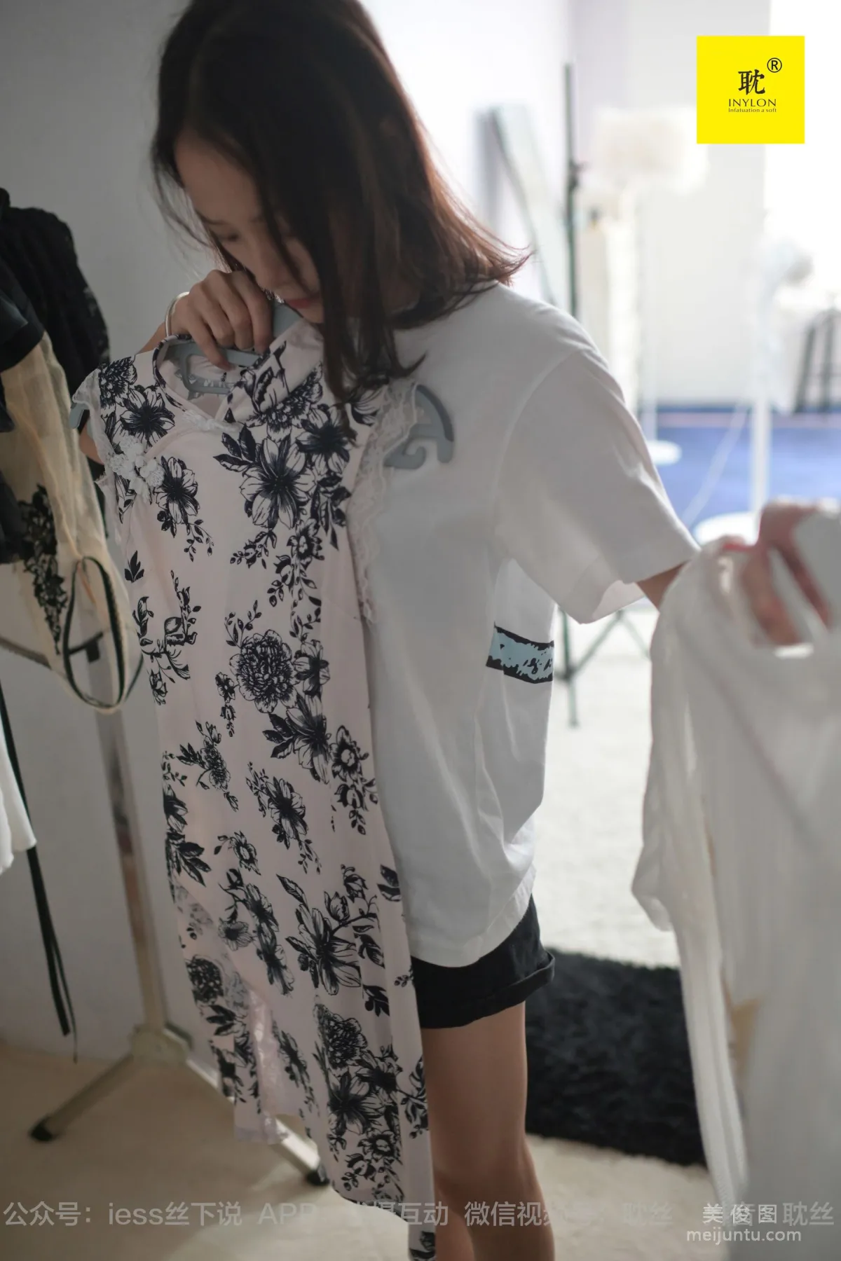 [IESS] The Nth Fantasy, Lonely Weekend 2, Xiao Liu, Little Skirt + Peep Toe Shoes + Taking Off Shoes to Play in Water photo 4