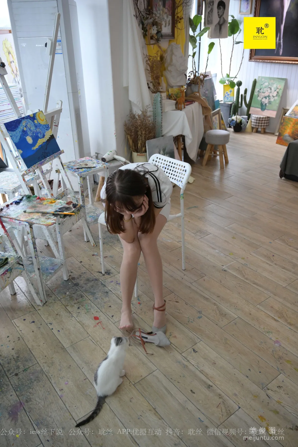 [IESS异思趣向]第N种幻想 婉萍 《两位插班生的画室风波》1  丝袜美腿套图64