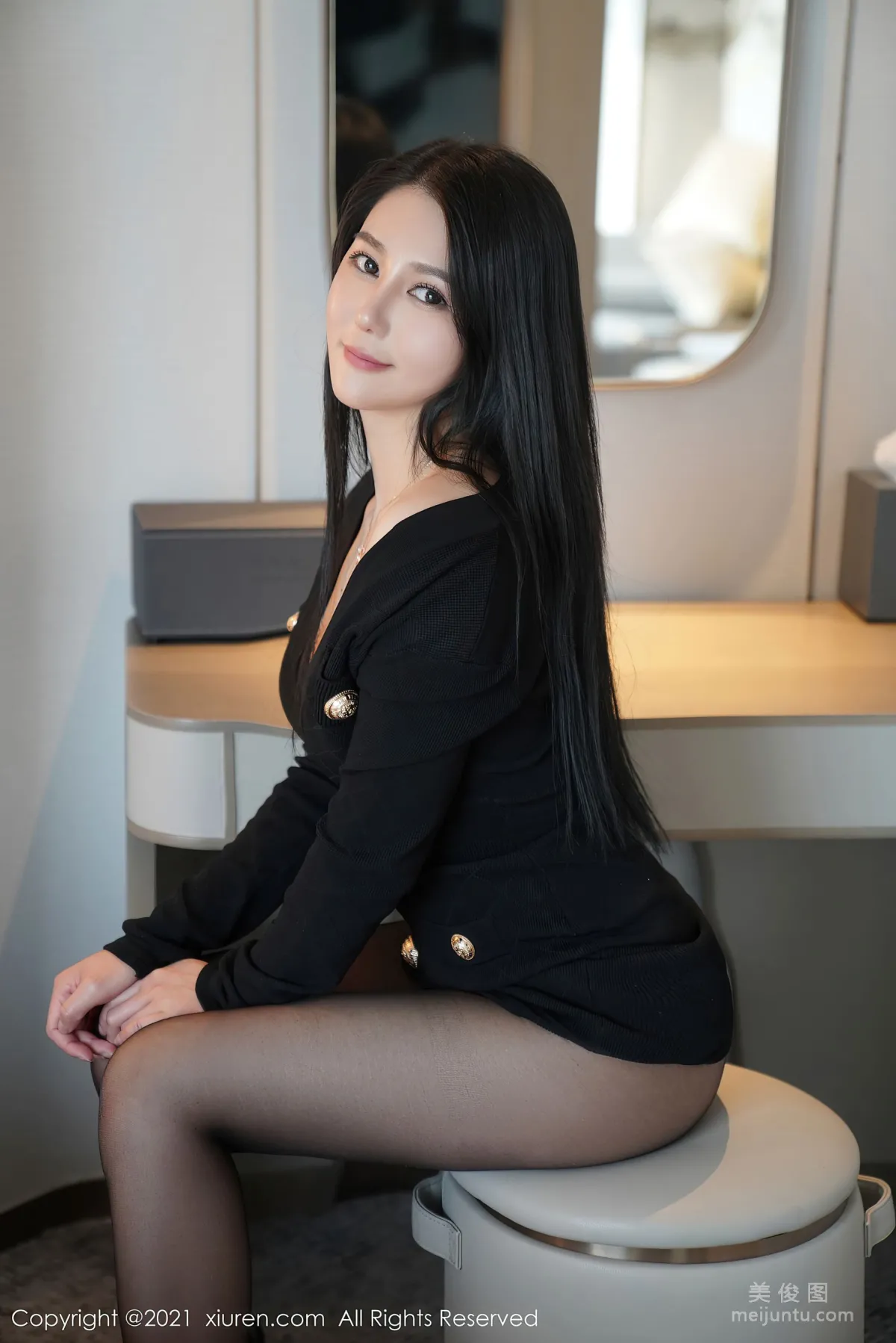 [秀人XiuRen] No.3769 fairy如歌 - 黑色服飾與嘿絲美腿 24