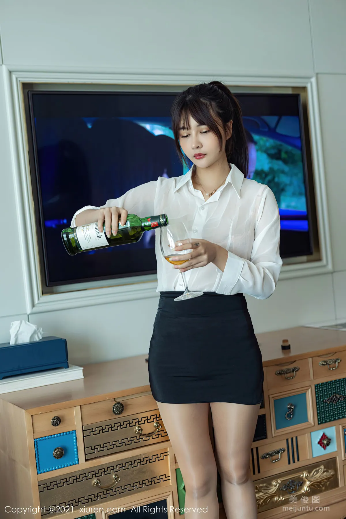 [秀人XiuRen] No.3793 萌奈子 - 經典動人的職業OL系列 3